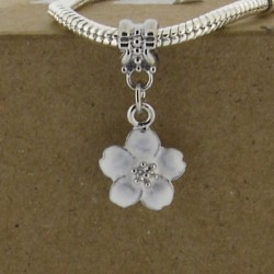 Métal pendentif Fleur émail blanc style Pandora - à l'unité